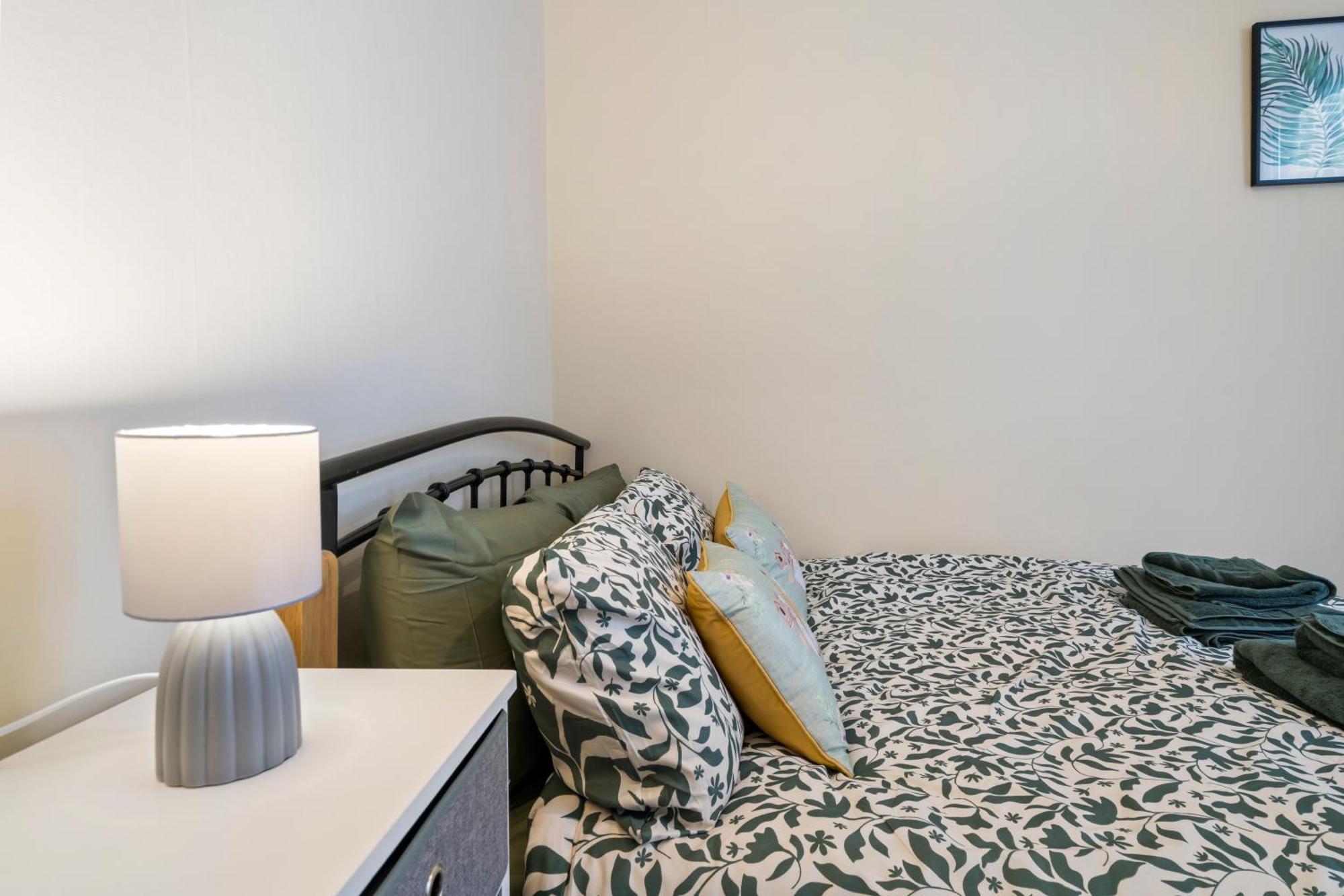 Modern 3 Bedroom Apartment In Wimbeldon Park London Exterior foto