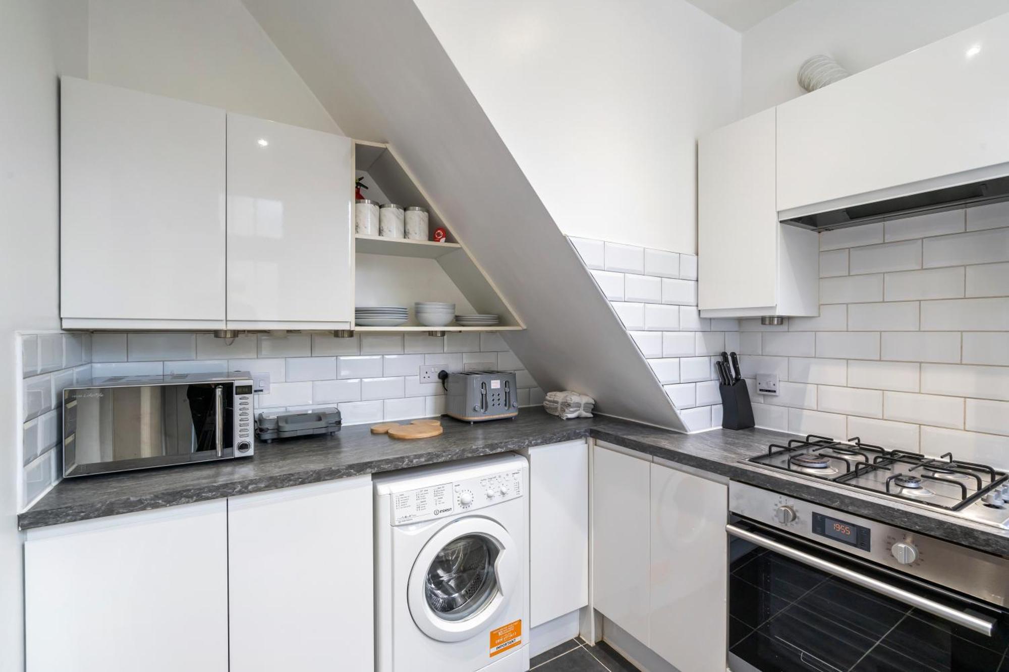 Modern 3 Bedroom Apartment In Wimbeldon Park London Exterior foto