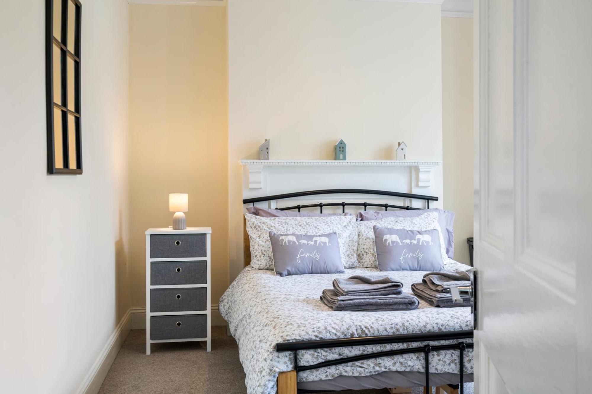 Modern 3 Bedroom Apartment In Wimbeldon Park London Exterior foto