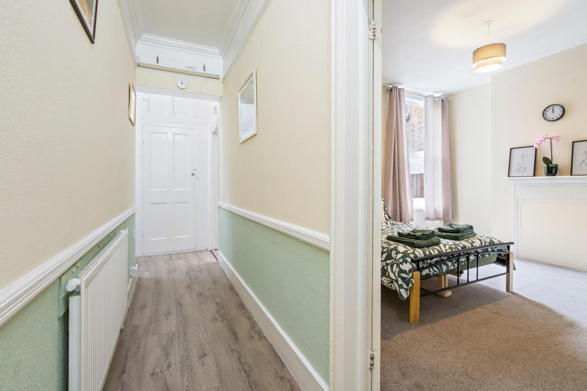 Modern 3 Bedroom Apartment In Wimbeldon Park London Exterior foto