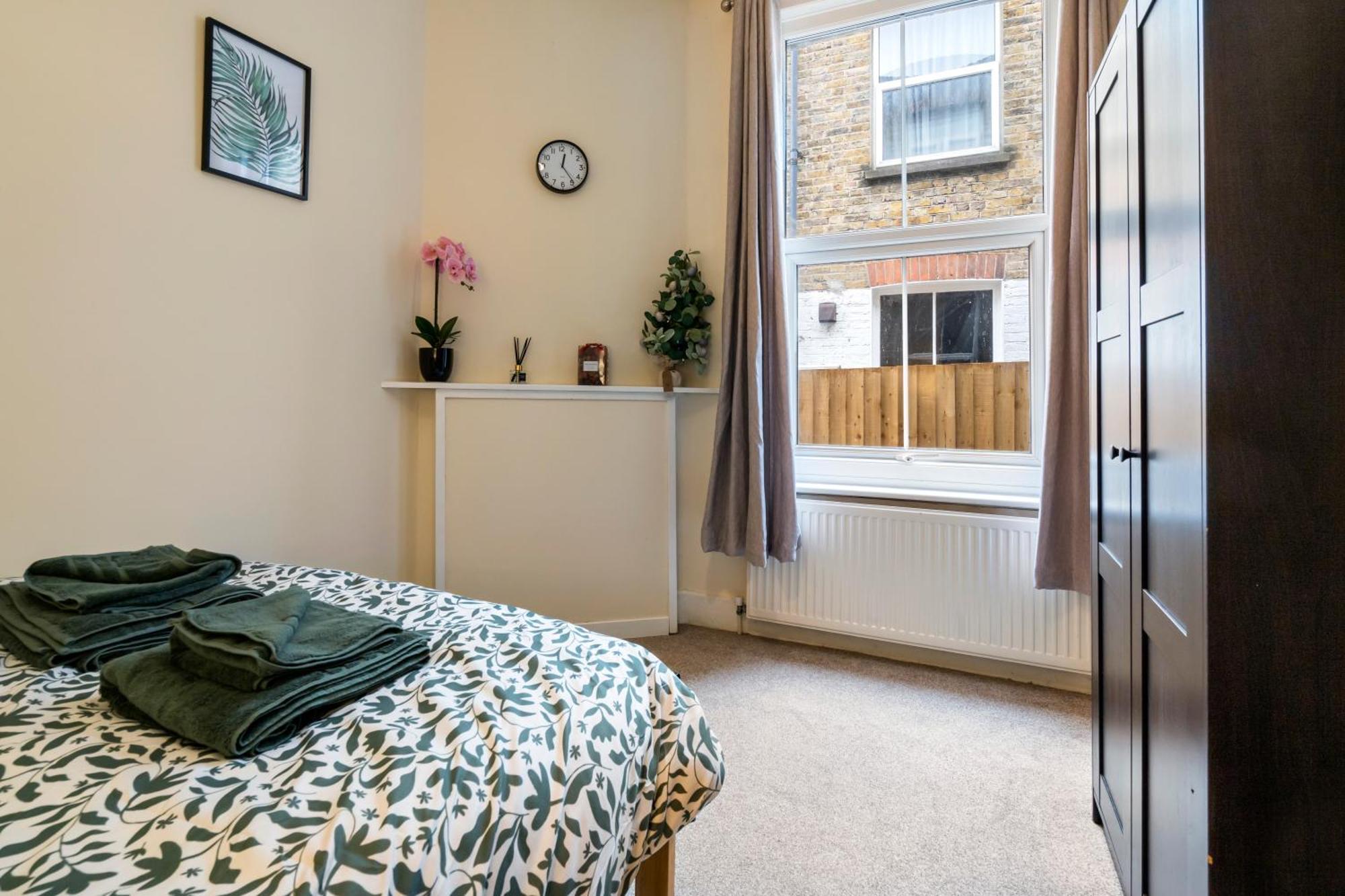 Modern 3 Bedroom Apartment In Wimbeldon Park London Exterior foto